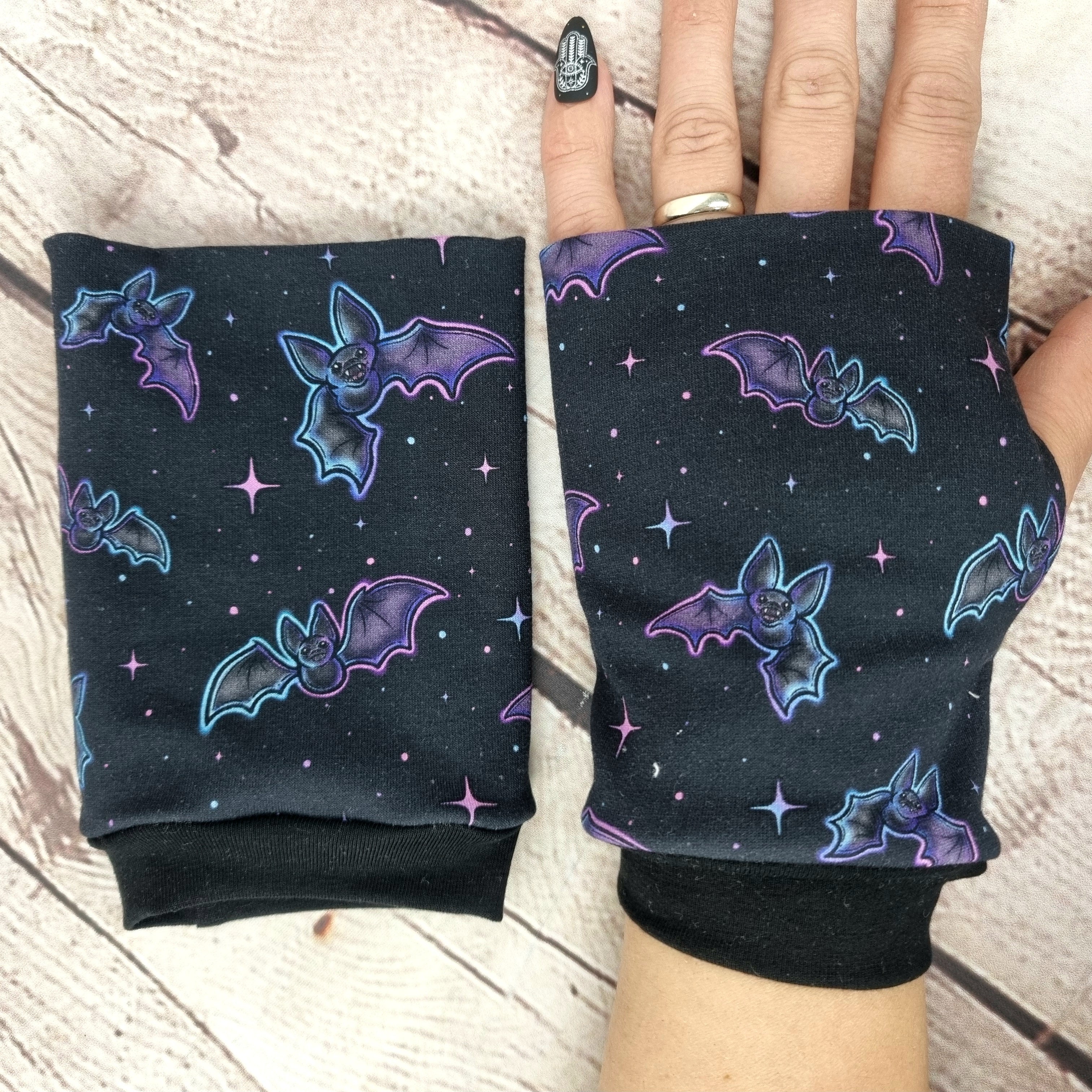 Bats purple outline fingerless gloves