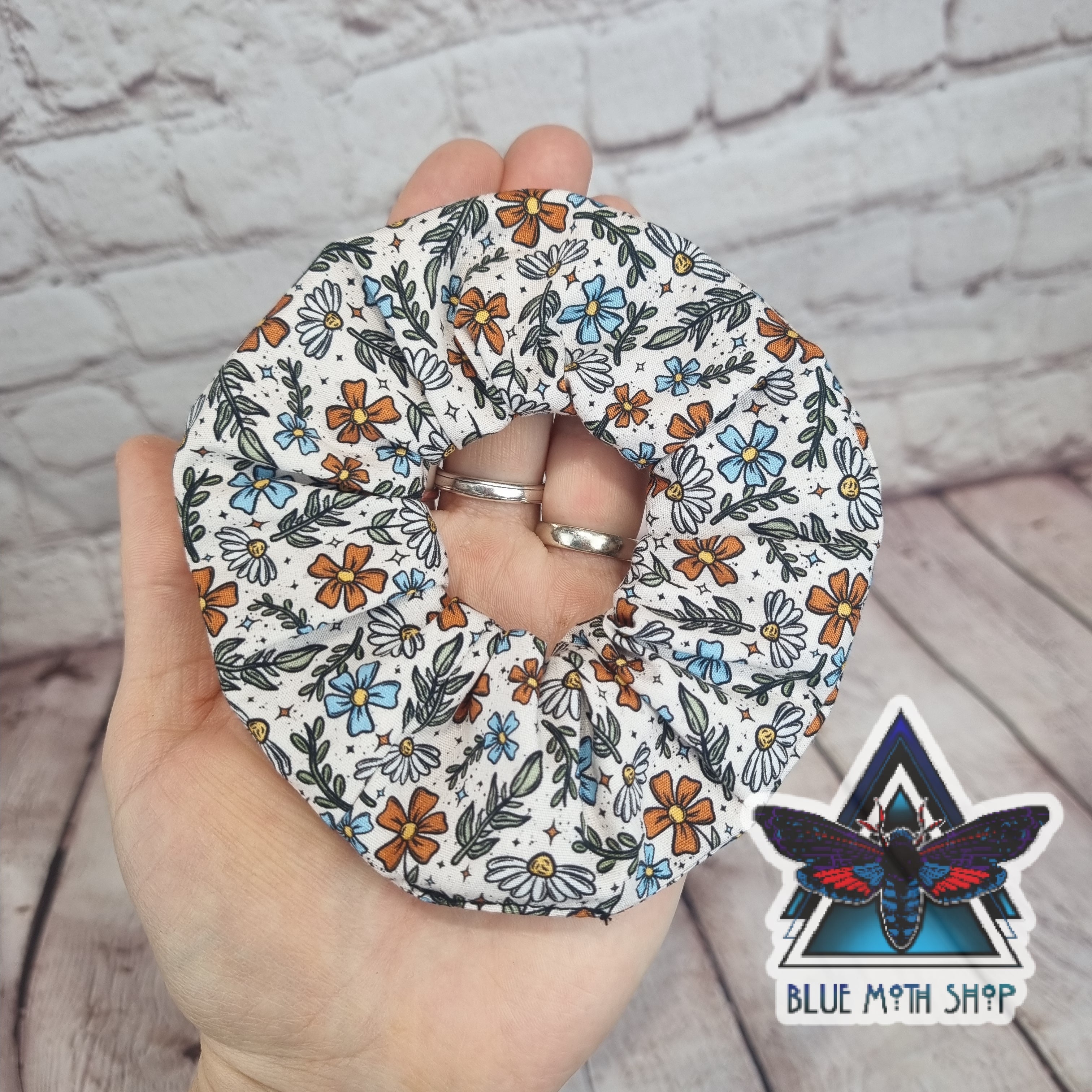 Little daisies scrunchie