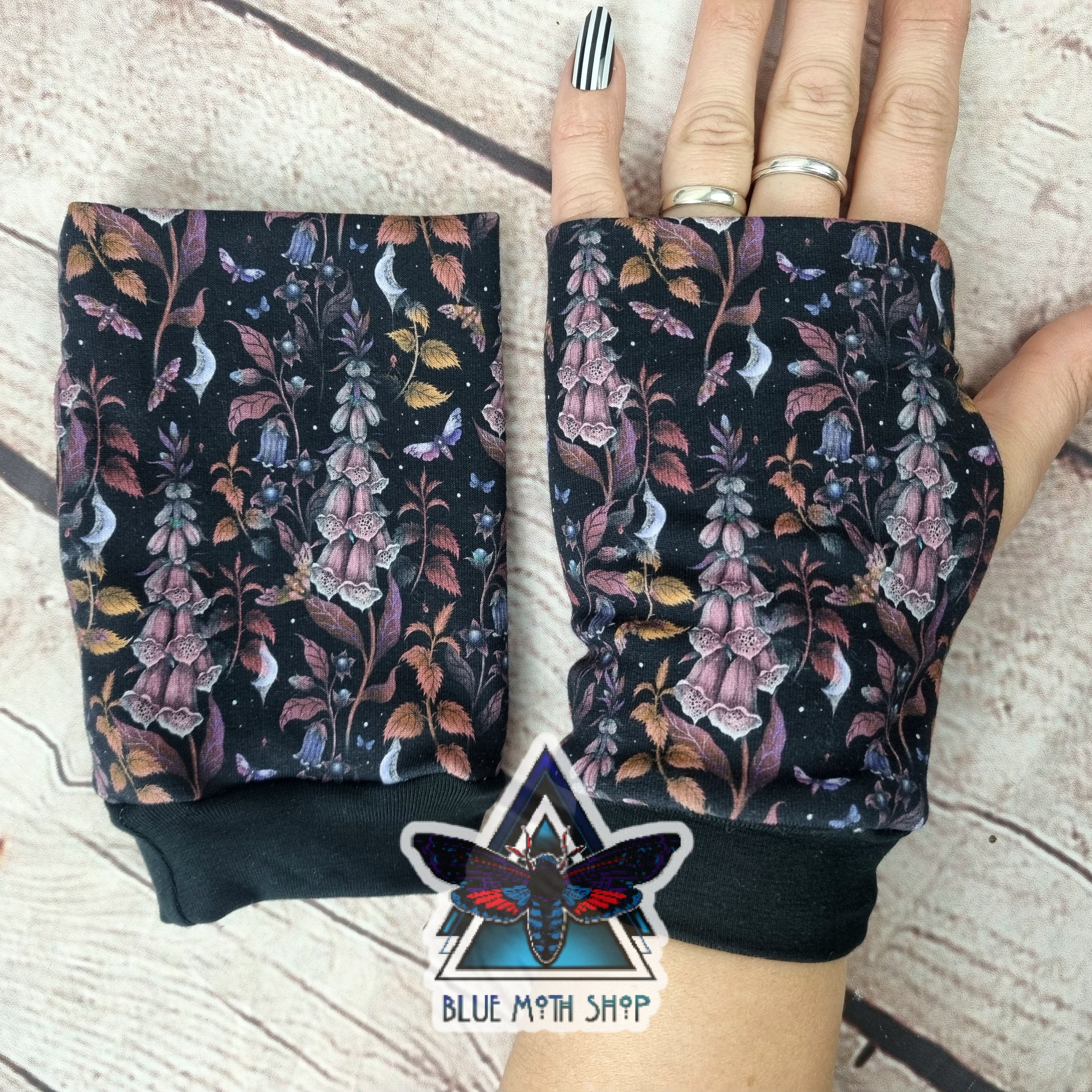 Foxglove fingerless gloves